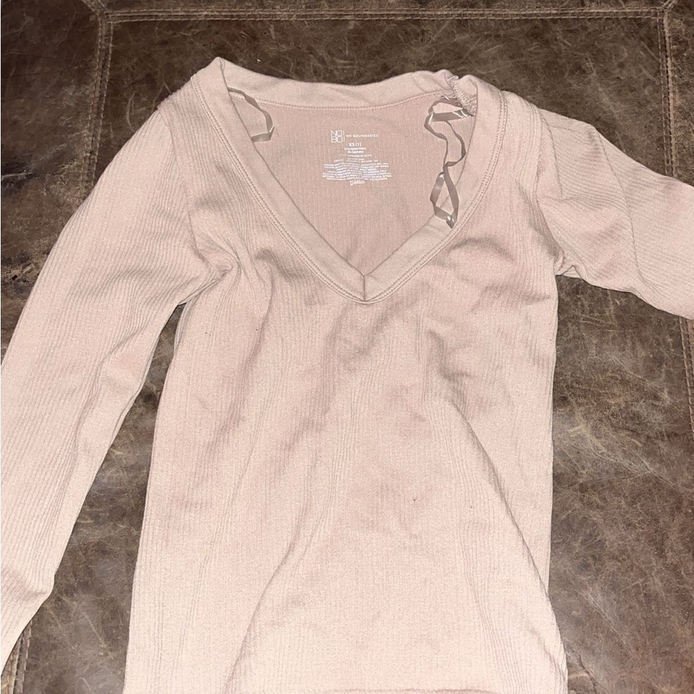 No Boundaries Women's Beige V-Neck Long Sleeve Top